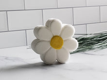 Load image into Gallery viewer, Daisy Bath Bomb
